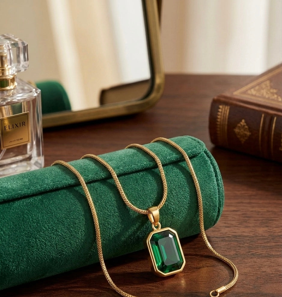 THE REGAL SOLITAIRE PENDANT