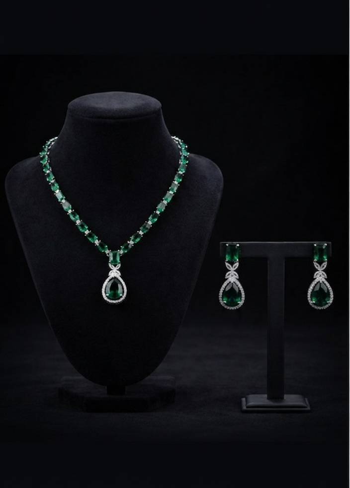 THE ROYAL HERITAGE | MARQUISE AD NECKLACE , EARRINGS & MAANG TIKKA SET