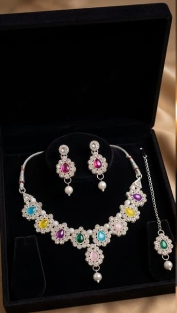 THE NAVYA SPECTRUM HERITAGE SET