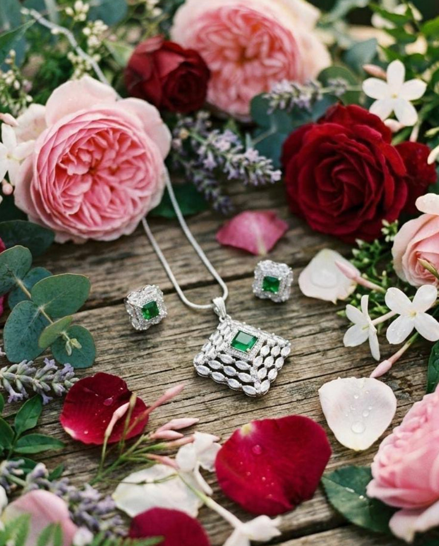 THE EMERALD SOVEREIGN LATTICE SET