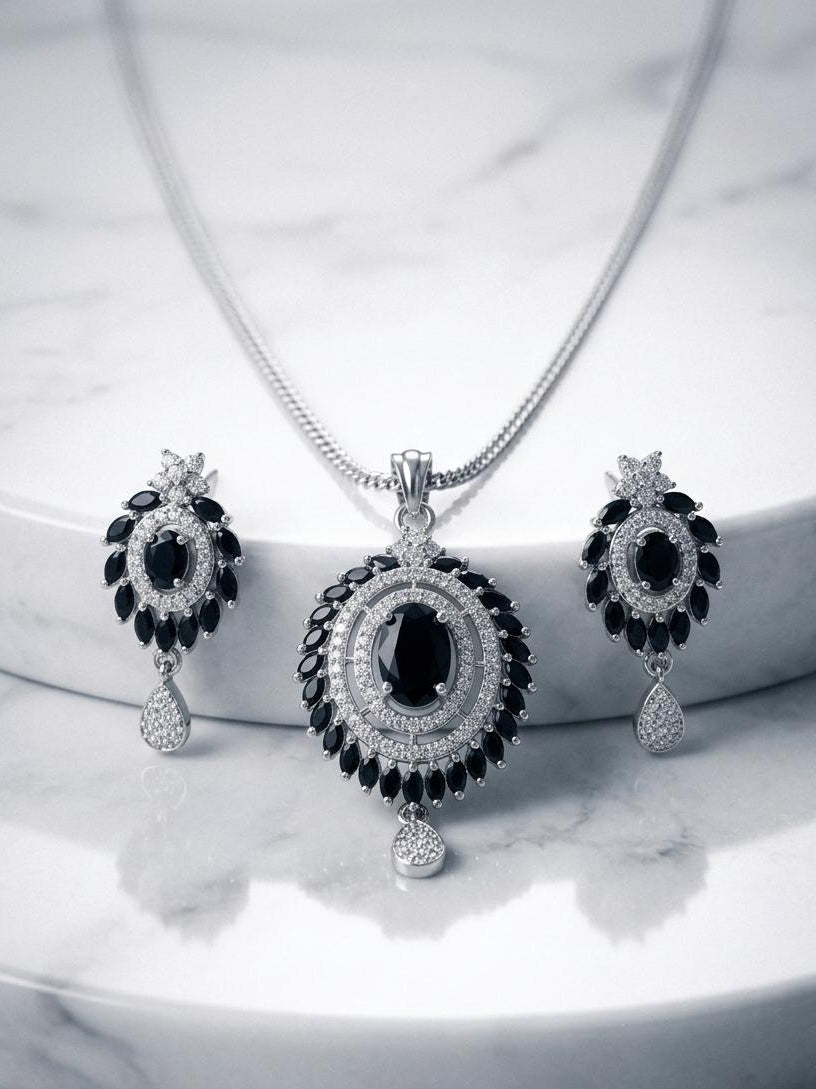 THE NOIR ROYALE MEDALLION SET