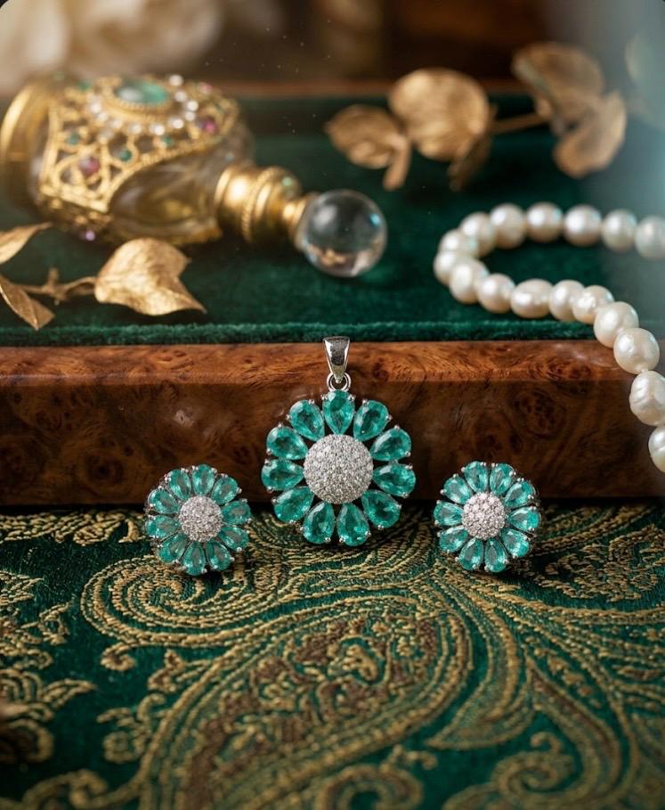 THE SERENE PETAL BLOOM SET